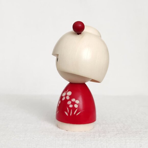 Japanese Kokeshi Doll - 4" Wooden Girl in Red Kimono with Hair Ornament - Picture 5 of 7